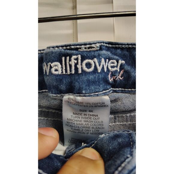 Wallflower Girls Floral Embroidered Dark Wash Blue Denim Shorts 6X - Picture 3 of 4